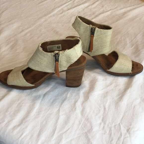 TOMS • Gold Woven Strap Heel - Picture 5 of 8